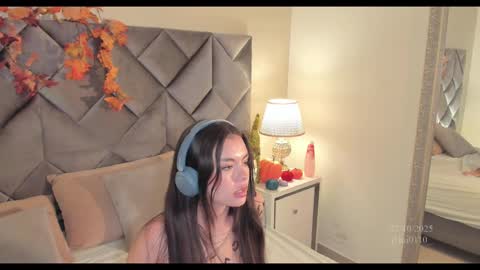 Leizathompson online show from 10/27/25, 08:02