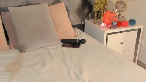 Leizathompson online show from 10/28/25, 09:28