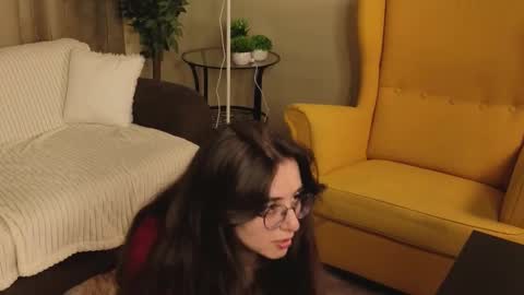 Luna online show from 10/10/25, 02:16