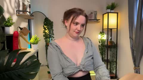 Snapshot of lela_ryan chatting on 04/04/26, 09:56 Lela online show from 04/04/26, 09:56