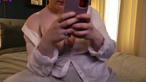 Snapshot of lela_ryan chatting on 04/30/26, 09:30 Lela online show from 04/30/26, 09:30