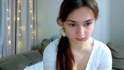 Snapshot of lelia_vibe chatting on 10/29/25, 02:03 Lelia online show from 10/29/25, 02:03
