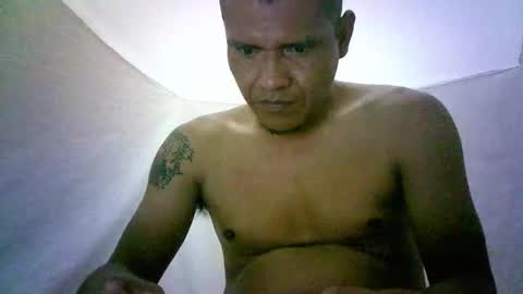 Snapshot of len0n_ chatting on 10/15/25, 02:22 Lenon online show from 10/15/25, 02:22