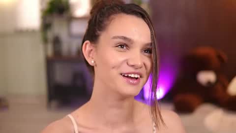 Snapshot of lena_laurent chatting on 06/19/26, 09:46 Lena Laurent online show from 06/19/26, 09:46