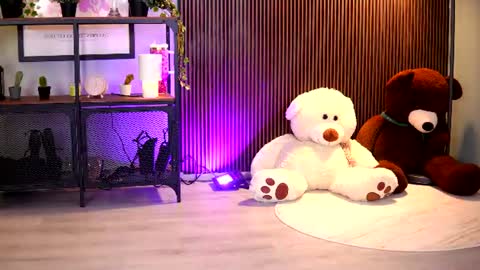 Lena Laurent online show from 08/04/26, 09:12