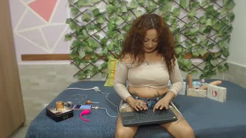 lena_lawson online show from 02/05/25, 05:09