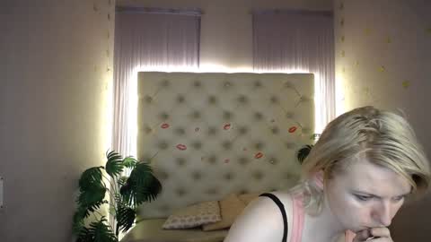 Lena online show from 12/30/24, 07:04