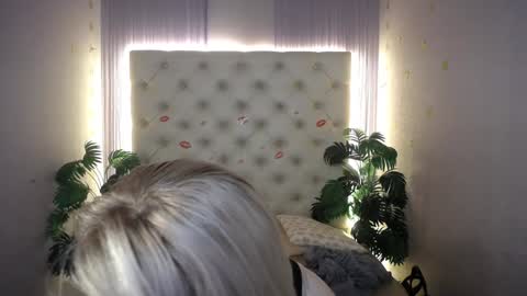 Lena online show from 01/12/25, 04:00