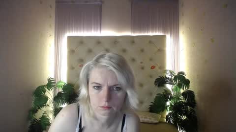 Lena online show from 01/31/25, 04:03