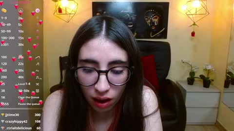 Snapshot of lena_roses chatting on 01/28/25, 12:36 Lena online show from 01/28/25, 12:36