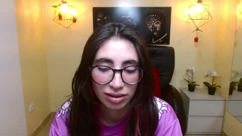 Snapshot of lena_roses chatting on 02/27/25, 08:20 Lena online show from 02/27/25, 08:20