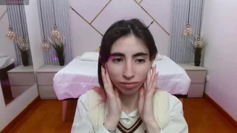 Snapshot of lena_roses chatting on 09/17/25, 07:48 Lena online show from 09/17/25, 07:48