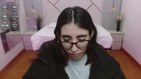 Snapshot of lena_roses chatting on 09/29/25, 08:35 Lena online show from 09/29/25, 08:35