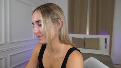 Snapshot of lenaastar chatting on 10/14/25, 01:45 Lena online show from 10/14/25, 01:45