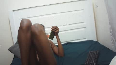 Snapshot of lenah6 chatting on 11/30/25, 11:20 lenah6 online show from 11/30/25, 11:20