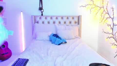 Lena  online show from 04/07/26, 10:20