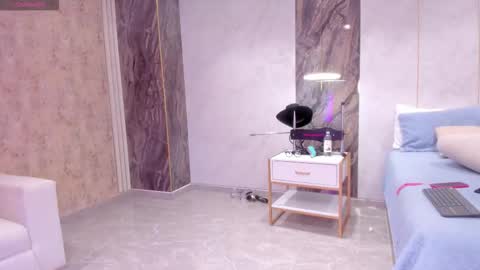 Lenathompson online show from 12/05/25, 03:15