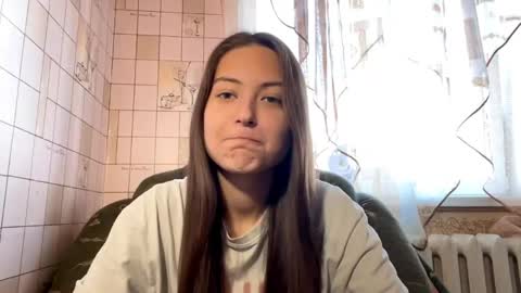 Snapshot of lenniepennachio chatting on 04/22/26, 01:45 Hellomy name is Natalyits my first day here nice to meet you Give me 50 thumbs ups online show from 04/22/26, 01:45