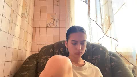 Snapshot of lenniepennachio chatting on 05/07/26, 03:01 Hellomy name is Natalyits my first day here nice to meet you Give me 50 thumbs ups online show from 05/07/26, 03:01