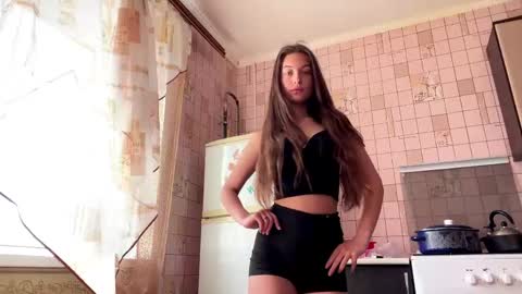 Snapshot of lenniepennachio chatting on 05/15/26, 07:48 Hellomy name is Natalyits my first day here nice to meet you Give me 50 thumbs ups online show from 05/15/26, 07:48