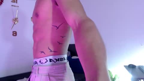 Snapshot of lenseu chatting on 12/18/25, 02:12 LENSEU online show from 12/18/25, 02:12