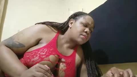 Snapshot of lenzo84712 chatting on 12/14/25, 04:45 lenzo84712 online show from 12/14/25, 04:45