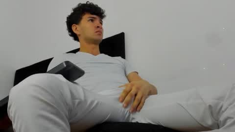 leo183877 online show from 02/25/26, 11:53