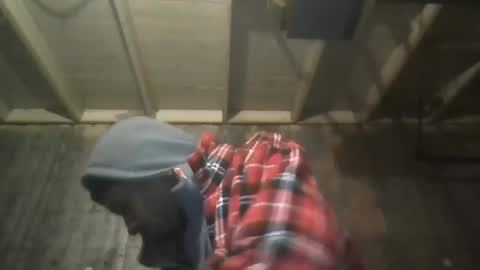 Snapshot of leo199984 chatting on 01/05/25, 04:04 leo199984 online show from 01/05/25, 04:04