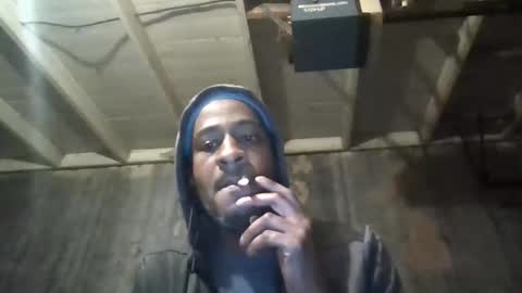 Snapshot of leo199984 chatting on 10/23/25, 02:33 leo199984 online show from 10/23/25, 02:33