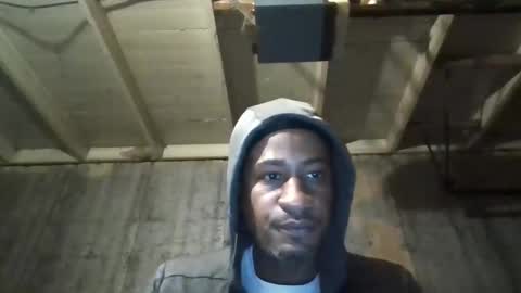 Snapshot of leo199984 chatting on 11/11/25, 04:01 leo199984 online show from 11/11/25, 04:01