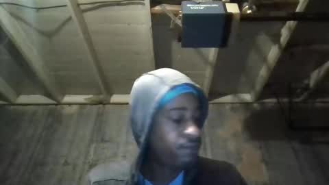 Snapshot of leo199984 chatting on 11/23/25, 04:23 leo199984 online show from 11/23/25, 04:23