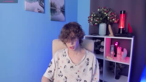 Leo online show from 10/26/25, 02:01