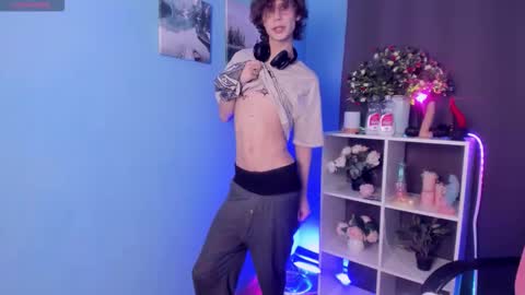 Leo online show from 10/29/25, 01:02