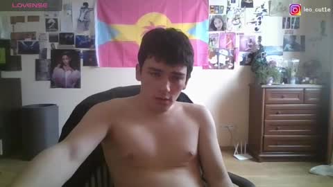 Snapshot of leo_cutie chatting on 03/21/26, 09:47 leo_cutie online show from 03/21/26, 09:47