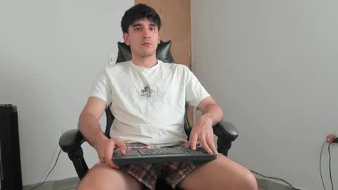 Snapshot of leo_jones389 chatting on 04/22/26, 08:43 Leo Jones online show from 04/22/26, 08:43
