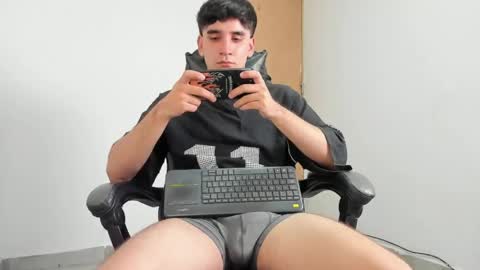 Snapshot of leo_jones389 chatting on 05/22/26, 01:57 Leo Jones online show from 05/22/26, 01:57