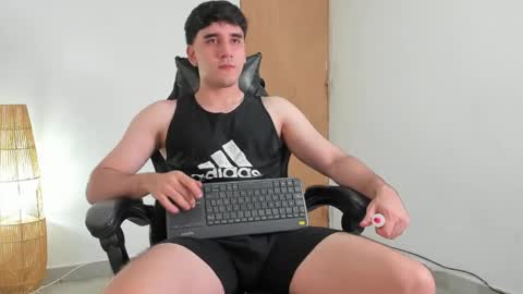 Snapshot of leo_jones389 chatting on 06/10/26, 12:22 Leo Jones online show from 06/10/26, 12:22