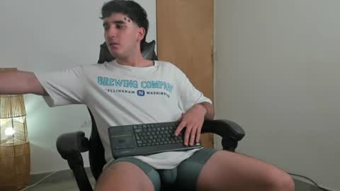Snapshot of leo_jones389 chatting on 06/11/26, 08:51 Leo Jones online show from 06/11/26, 08:51
