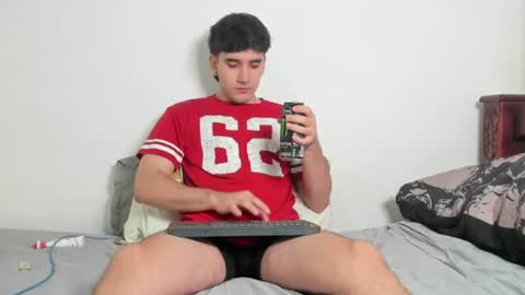 Snapshot of leo_jones389 chatting on 06/18/26, 01:39 Leo Jones online show from 06/18/26, 01:39