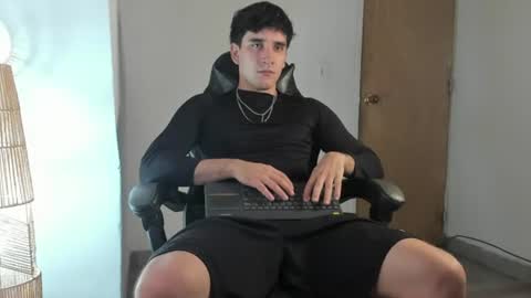 Snapshot of leo_jones389 chatting on 07/02/26, 11:33 Leo Jones online show from 07/02/26, 11:33