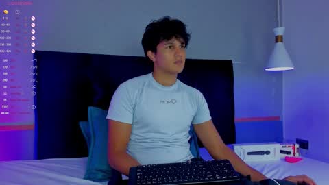 Snapshot of leo_savage_ chatting on 11/10/25, 03:49 Leo online show from 11/10/25, 03:49