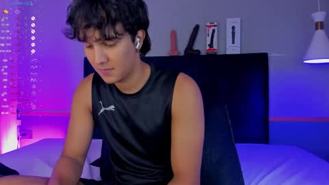 Snapshot of leo_savage_ chatting on 11/18/25, 03:45 Leo online show from 11/18/25, 03:45