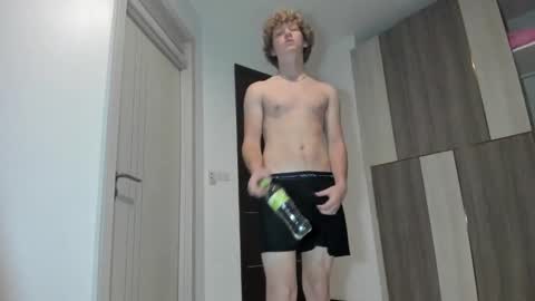 Snapshot of leo_wildd chatting on 10/27/25, 05:17 leo_wildd online show from 10/27/25, 05:17