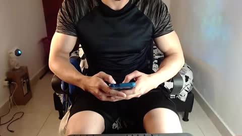 Snapshot of leobardostik chatting on 11/16/25, 07:52 leo online show from 11/16/25, 07:52