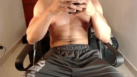 Snapshot of leobardostik chatting on 04/05/26, 10:18 leo online show from 04/05/26, 10:18