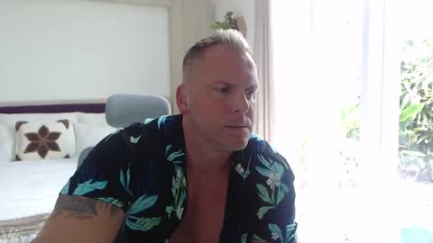 Snapshot of leoboyf4f chatting on 10/27/25, 03:43 TheBigLeo online show from 10/27/25, 03:43