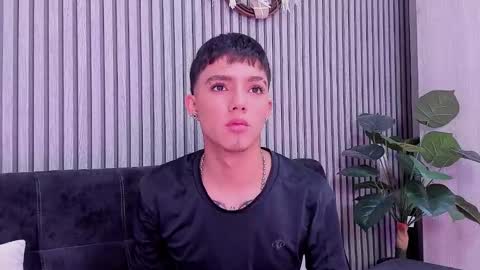 leohard_ online show from 01/10/26, 12:29