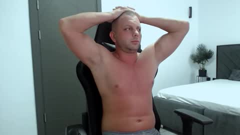 Snapshot of leoknightx chatting on 09/28/25, 05:18 Leo online show from 09/28/25, 05:18