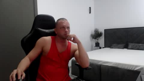 Snapshot of leoknightx chatting on 09/29/25, 06:35 Leo online show from 09/29/25, 06:35