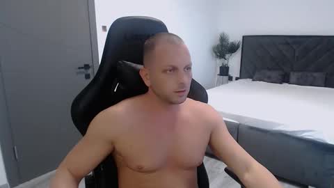 Snapshot of leoknightx chatting on 10/19/25, 11:11 Leo online show from 10/19/25, 11:11